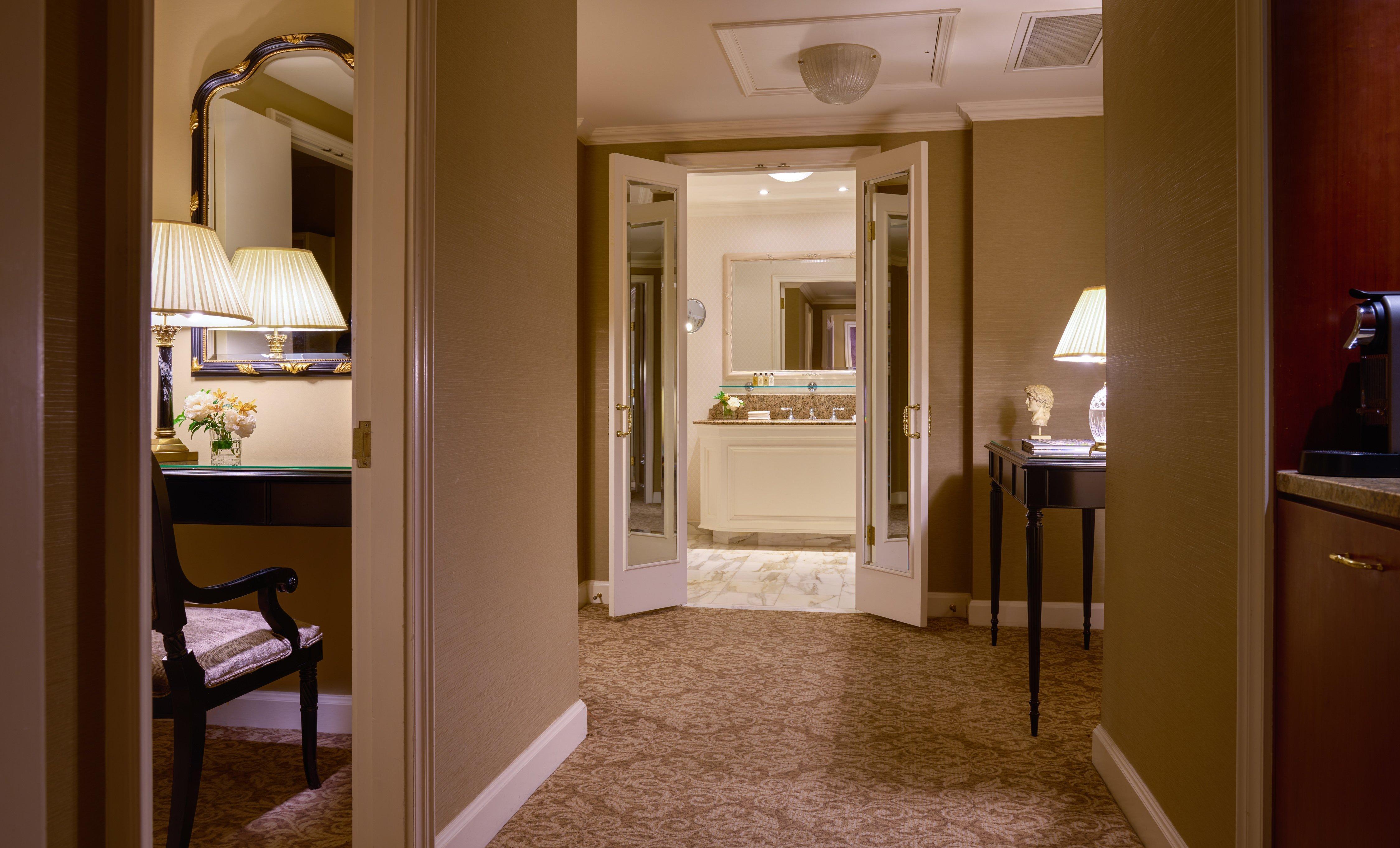 Готель Intercontinental Dublin By Ihg Екстер'єр фото A suite at the Ritz-Carlton, Boston
