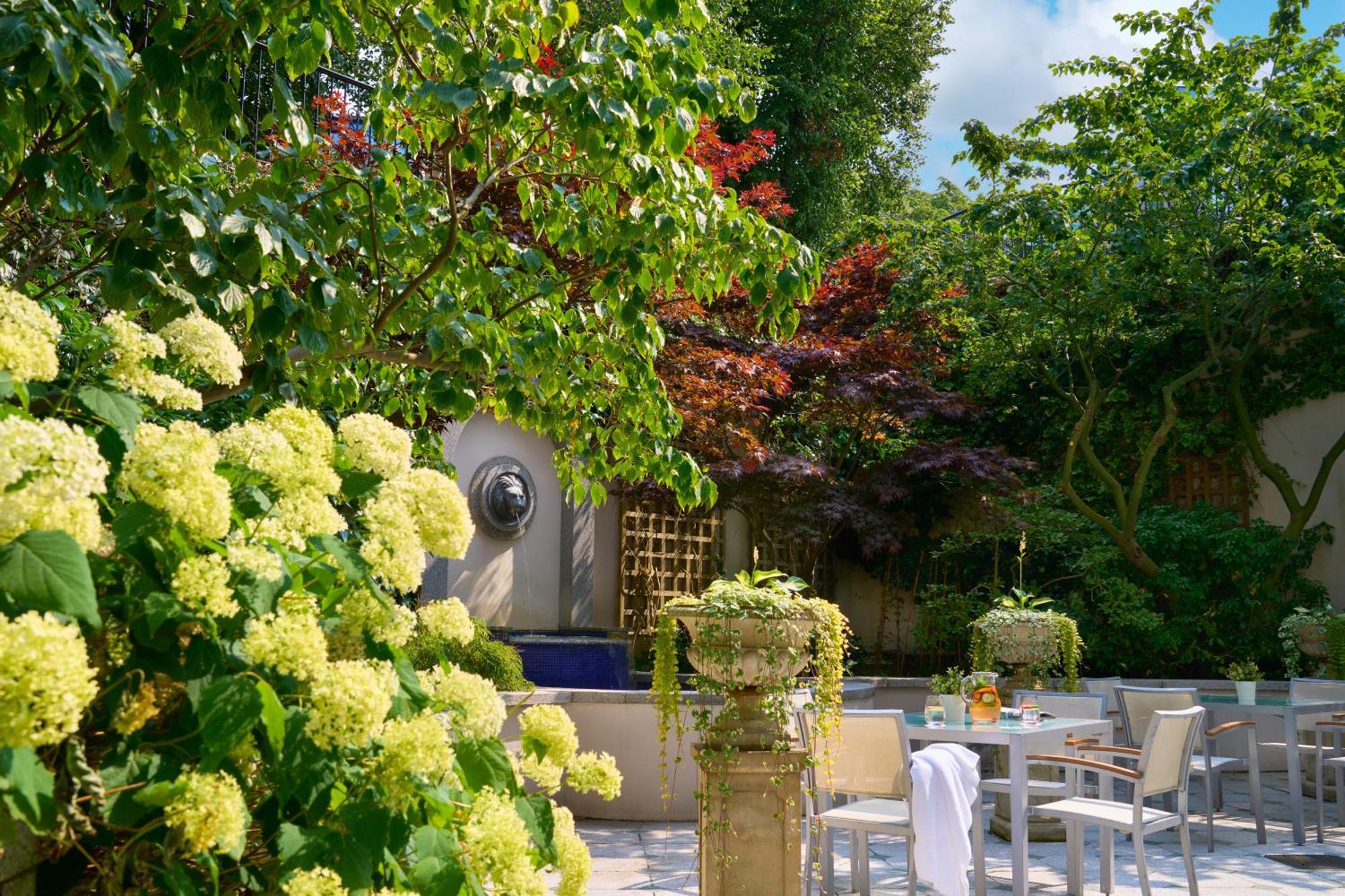 Готель Intercontinental Dublin By Ihg Екстер'єр фото The garden of the house